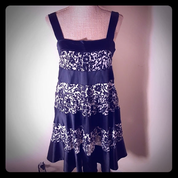 Diane Von Furstenberg Dresses & Skirts - Diane Von Furstenburg silk shift dress size 6